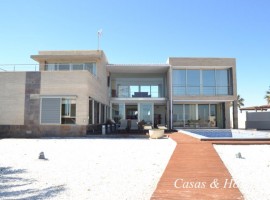 Chalet en Primera Línea de Mediterráneo