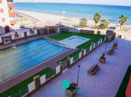 Residencial Las Palmeras junto al puerto