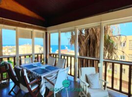 Magnífico y singular apartamento en Cala Flores con vistas al mar.