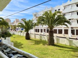 Precioso apartamento en planta baja con jardín frontal en Tomás Maestre
