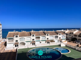 Apartamento en el residencial Marinasol frente al mar y paseo martimo.