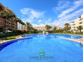 Apartamento con vistas al canal y jardines en Marinesco I, junto al Puerto Deportivo