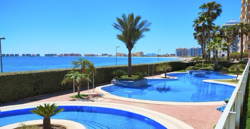 Entre dos mares: tu refugio mediterráneo en Punta Cormorán