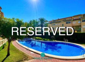 Elegant Two-Bedroom Ground Floor Apartment by the Marina.