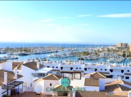 Ático Dúplex con Solárium Privado y Espectaculares Vistas al Puerto y al Mar Menor.