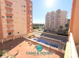 Cozy 2-Bedroom Apartment with Terrace, Pool, and Parking in the Well-Known Luz Bahía Urbanization, Veneziola