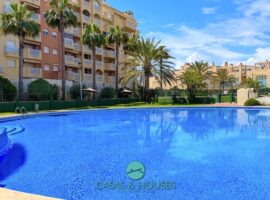 Apartamento soleado con terraza, vistas al Mediterráneo y garaje cerrado en Marinesco
