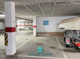 Plaza de garaje en Puerto Latino II, junto al Puerto de Tomás Maestre