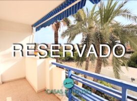 Vistas al atardecer, gran terraza y un enorme potencial en una de las zonas más demandadas de La Manga