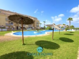 Vive junto al Mar Menor: Elegante apartamento en Jardines del Mar con piscina infinity, garaje y trastero