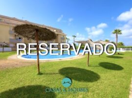 Vive junto al Mar Menor: Elegante apartamento en Jardines del Mar con piscina infinity, garaje y trastero