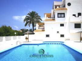 Ático Dúplex en Puerto Latino I: Encanto Náutico, Vistas al Puerto Deportivo y un Negocio Consolidado en La Manga
