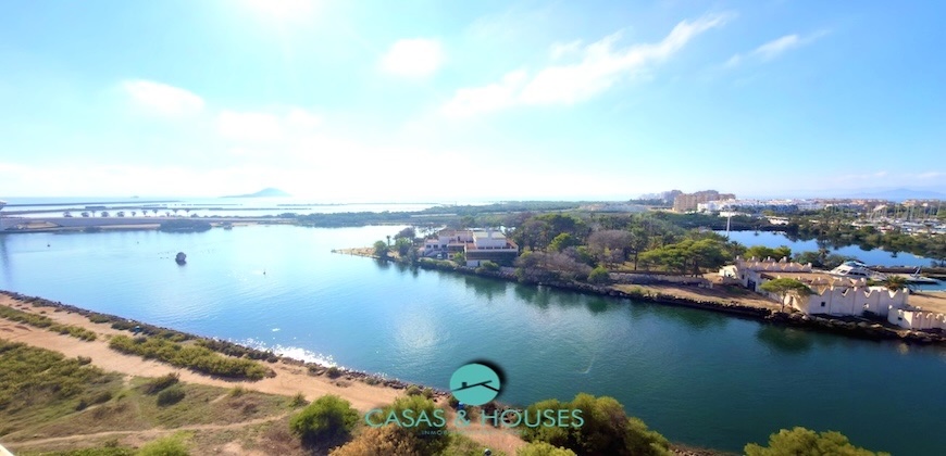 Magnífico Apartamento en Séptima Planta con Vistas Panorámicas al Mediterráneo, al Canal del Estacio y al Puerto Deportivo Tomás Maestre